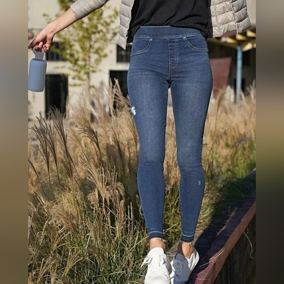 SPANX Distressed Denim High Rise Elastic Waist Jeggings, Size M - Picture 1 of 9